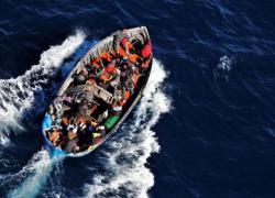 Dispersa barca con 200 migranti del Senegal al largo delle Canarie, Madrid alza un aereo in volo per cercarla