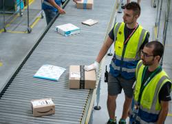 Amazon Italia, sequestrati 121 mln di € dalla GdF per frode fiscale, la procura: "Fittizi contratti di appalto di manodopera"