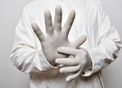 Ginecologo prescriveva sesso con lui per curare il papilloma virus: bufera dopo servizio de Le Iene