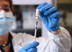 Covid, la terapia con il plasma convalescente riduce la mortalità del virus del 10% - lo STUDIO sul New England Journal of Medicine