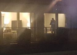 Milano, uomo scappa dalla finestra di un attico a Palazzo Borromeo: le FOTO dell'intervento della polizia