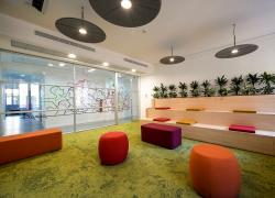 Sostenibilità, persone e digitale: la nuova visione del lavoro in SACE tra arte e smart office 