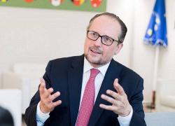 Austria, Schallenberg si è dimesso da cancelliere: crisi politica in pieno lockdown