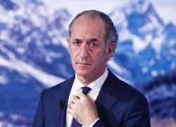 Niente tamponi ai no vax in Veneto, la stretta di Zaia per carenza di personale