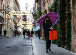 Natale 2021, Confcommercio: "Consumi in calo. Anticipare il taglio delle tasse"
