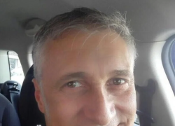 Guido Russo, il dentista "no vax" con il braccio di silicone: la notizia ha fatto il giro del mondo, finendo sul NYT