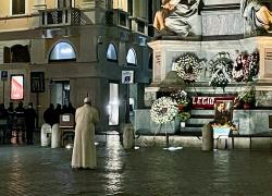 Festa dell'Immacolata, incursione a sorpresa di Papa Francesco in piazza di Spagna