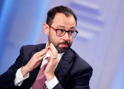 Quirinale, Patuanelli spegne i sogni di Berlusconi: "M5s non lo appoggerà"