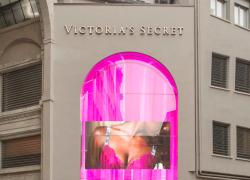 Victoria’s Secret celebra un anno a Milano tra empowerment femminile e nuove testimonial