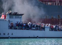 Lampedusa, ribaltati due barconi con più di 100 migranti a 14 miglia a sud dell'isola: almeno 20 morti, tra cui una neonata, 17 dispersi