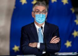 Covid Italia, Iss: "I giovani più colpiti. Due regioni a rischio"