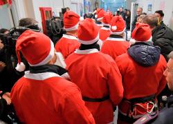 Perché Babbo Natale è vestito di rosso, storia di un costume simbolo delle festività