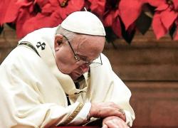 Messa di Natale, Papa Francesco: "Basta morti sul lavoro, dare dignità all'uomo"