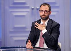 Stefano Patuanelli minacciato di morte: busta con polvere bianca e intimidazioni