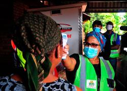 Sudafrica, picco Omicron superato senza aumento dei decessi: revocato coprifuoco notturno