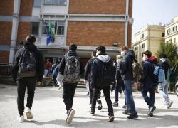 Scuola, il Governo mette in Dad solo i non vaccinati: M5s e Lega contro il ricatto