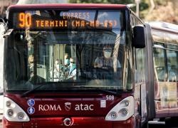 Covid, all'Atac di Roma 1.200 lavoratori assenti: ipotesi esercito per guidare i bus