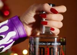 Vision of Super “veste” Idol Gin, quando la moda incontra il gusto