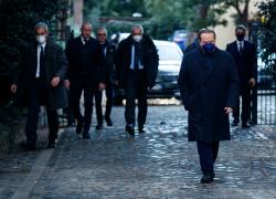 Berlusconi al Colle, Conte: "Opzione improponibile". Renzi: "Passo indietro"