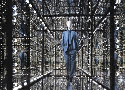 Brioni, alla Milano Fashion Week porta il concetto di eleganza urbana