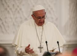 Papa Francesco "positivo al Covid": il rischio che preoccupa il Vaticano dopo il contatto con il collaboratore contagiato