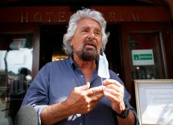 Beppe Grillo indagato a Milano per i contratti con Moby, l'accusa è traffico di influenze illecite