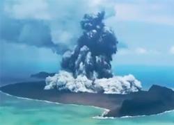 Tonga, l'eruzione del vulcano Hunga in un VIDEO: scomparsa l'isola che lo ospitava