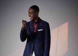 Kiton, alla Milano Fashion Week sartorialità al servizio dell’uomo che viaggia