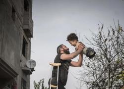 Padre e figlio siriani mutilati diretti a Siena: Munzir e Mustafa in Italia per una nuova vita