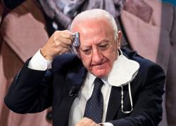 De Luca condannato a risarcire 609mila euro alla regione Campania per le Covid Card, Corte dei Conti: “Inutili duplicati del Green Pass"