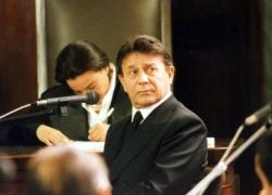 Chi è Flavio Carboni: da Berlusconi a Licio Gelli, il faccendiere dei misteri morto a 90 anni