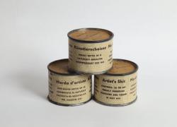 Fondazione Piero Manzoni, "Dialoghi sulla Merda d'artista": lo spettacolo di Filippo Soldi arriva a teatro