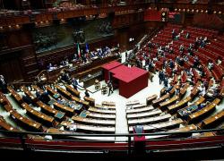 Quirinale, su Casellati salta la maggioranza: rischio di elezioni anticipate. Borsa crolla a -1,63 e spread a 144