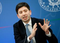 Cdm, conferenza stampa di Speranza e Bianchi per presentare il decreto: "Italia sempre più aperta"