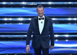 Sanremo 2022, Mattarella telefona ad Amadeus. Il conduttore: "Il suo gesto mi commuove, grazie presidente"