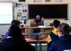 Caro bollette? Dad per ridurre la bolletta delle scuole: la proposta shock di Giannelli