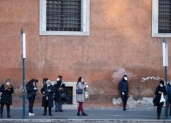 Mascherine all'aperto: fino a quando saranno obbligatorie? Le regole 