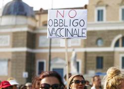 Vaccino obbligatorio e sospensione dei dipendenti: Tar Lazio ordina pagamento metà stipendio