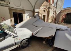 San Severo, "senza green pass non si entra": 50enne sfonda con l'auto il portone del comune