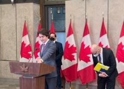 Proteste camionisti Canada, Trudeau invoca l’Emergency Act: "Non sono pacifiche"