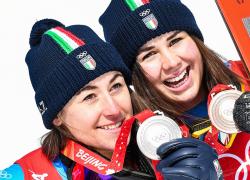 Pechino 2022, Goggia argento e Delago bronzo nella discesa libera: non accadeva da vent'anni