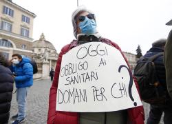 Operatori sanitari non vaccinati sospesi, la sentenza storica verso l'illegittimità costituzionale