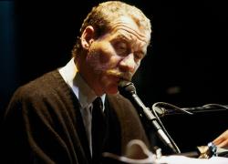 Paolo Conte età, moglie, figli e canzoni famose dell'intramontabile cantautore