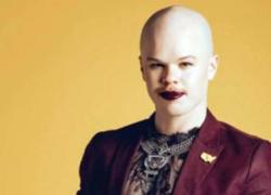 Usa, l'attivista genderfluid Sam Brinton nominato vicesegretario nel Dipartimento per l'energia: bufera su Biden