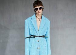 Milano Fashion Week, l’arte del contrasto di Krizia nella collezione AI 22