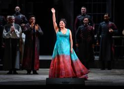 Chi è Anna Netrebko, la soprano russa che ha detto no alla Scala di Milano per il caso Gerviev