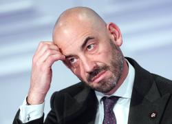 Vaccino Covid, Bassetti allarmista: "Incredibile che Usa dicano no a sieri mRna, sono il futuro", social insorgono: "Sì, futuro dei tumori"