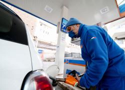 Prezzo carburanti: altra settimana di record. Benzina oltre i 2 euro, gasolio a 1,90 al litro