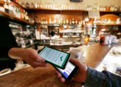 La Francia saluta le restrizioni anti Covid, sospeso obbligo mascherine e Super Green pass