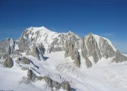 Confine Italia Francia sul Monte Bianco, i nostri cugini ci "invadono"